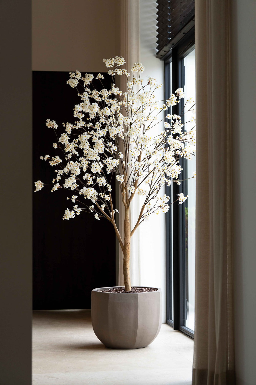 Zijden Bloesemboom Crème 220cm - sfeerbeeld in interieur