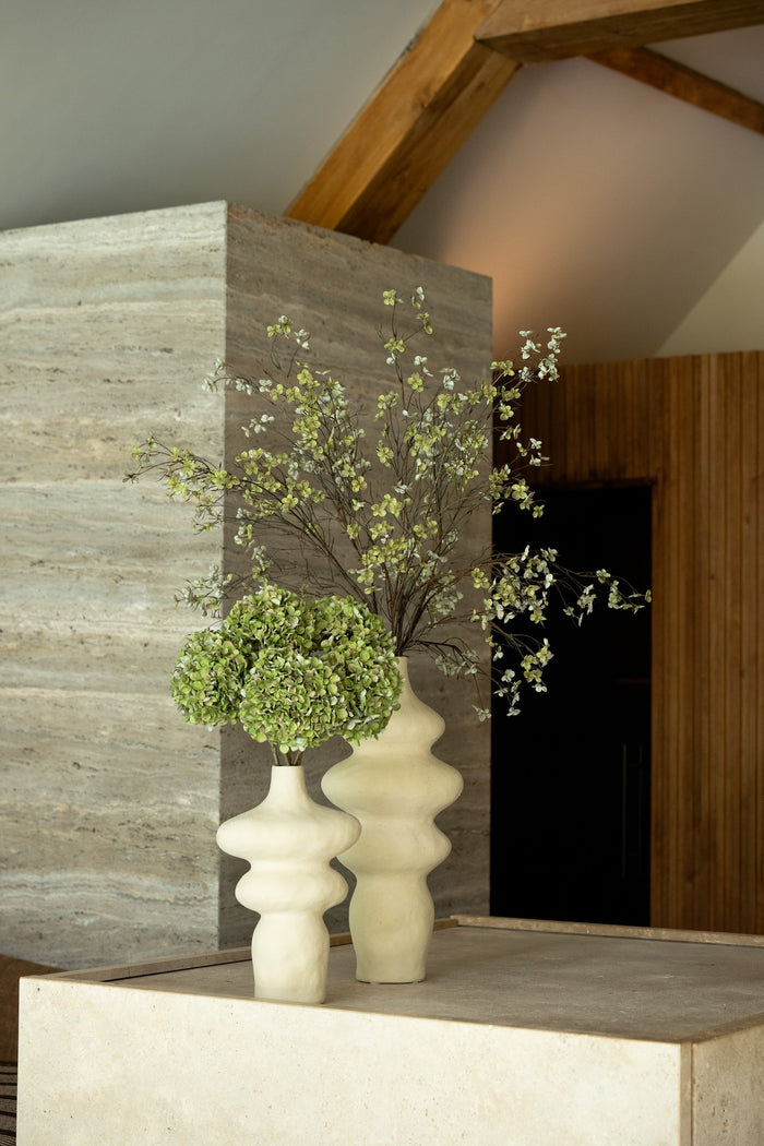 Zijden Bloesemtak Groen 132cm - sfeerbeeld in interieur