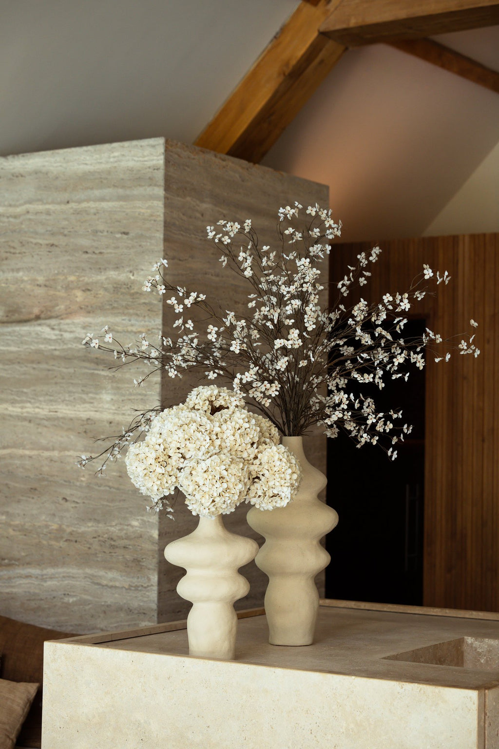 Zijden Hortensia Crème 65cm - sfeerbeeld in interieur